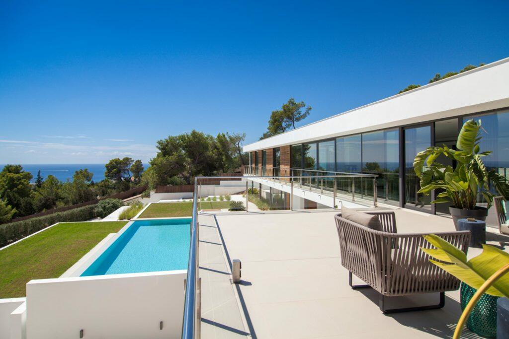 Villa di design contemporaneo con vista sul mare a Es Cubells Ibiza