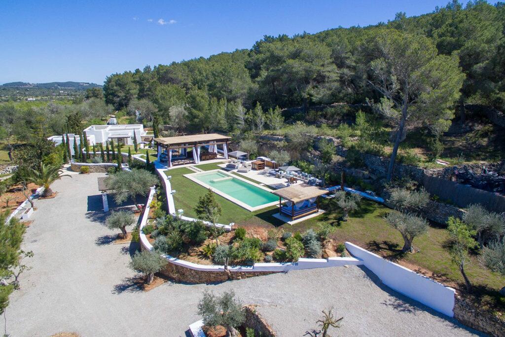 villa in affitto con piscina nel nord di Ibiza estate 2020