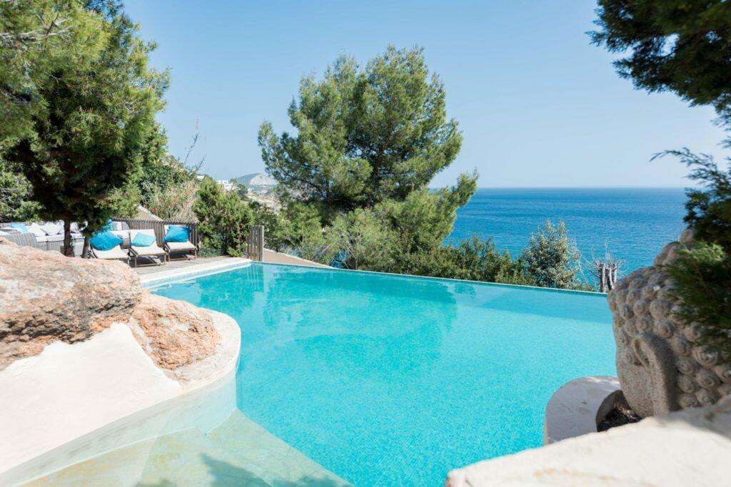 Bella villa per le vacanze a Es Cubells, sopra il mare