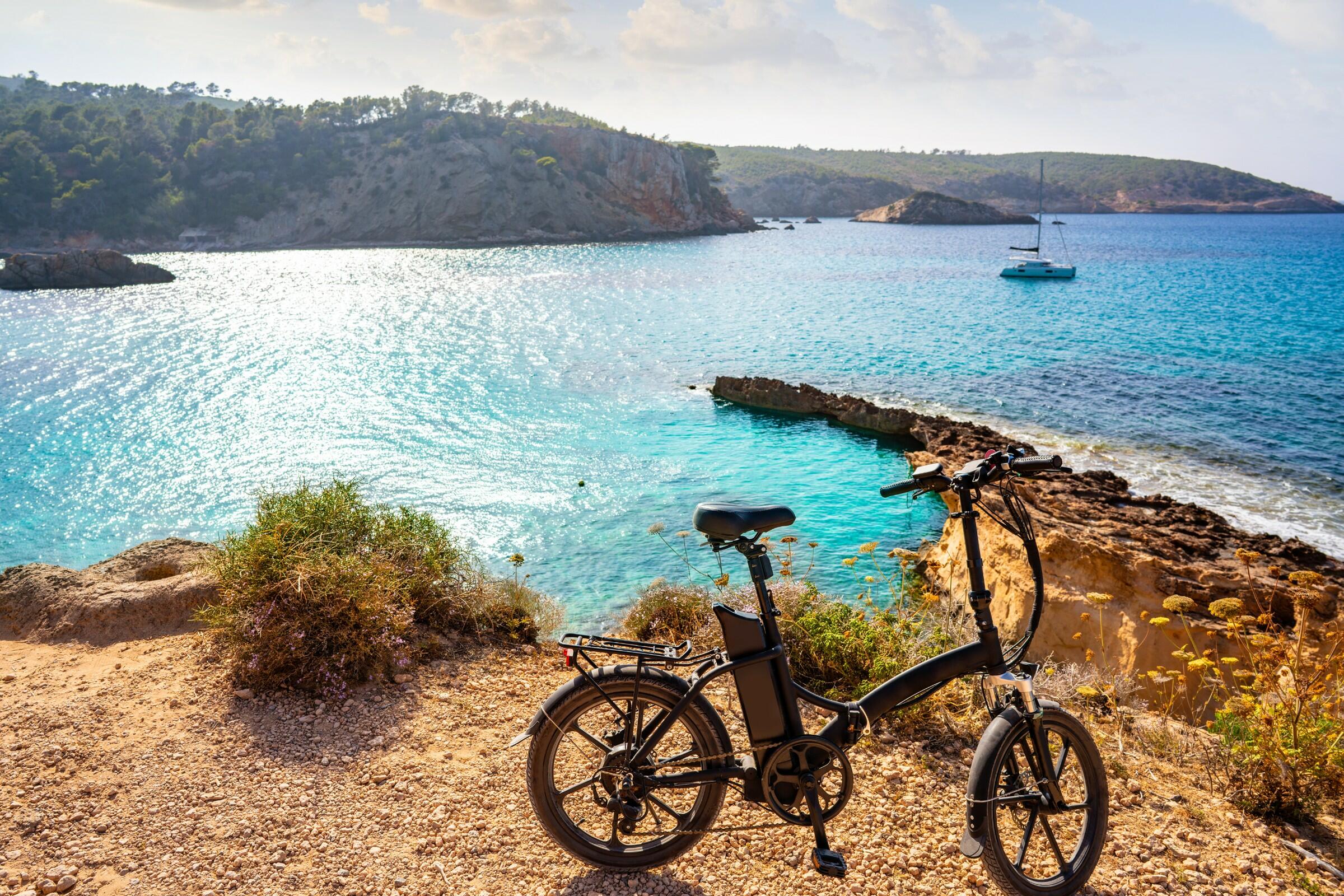 Esplora la bellezza naturale di Ibiza con Prestige Properties. Scopri ville perfette per avventure all'aperto, relax e riconnessione con la natura.
