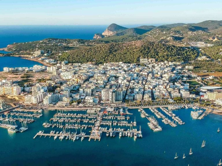 Vuoi comprare una villa a San Antonio (Ibiza) nel 2025?
