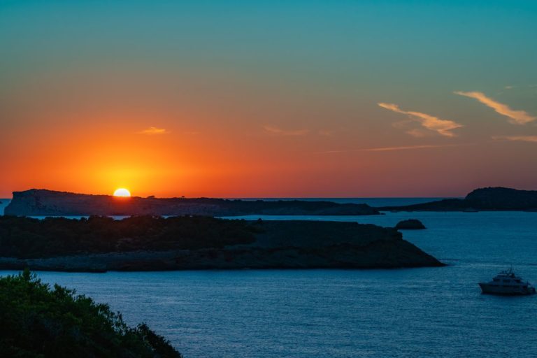 L'autunno a Ibiza: ville tranquille per soggiorni più lunghi e lavoro da remoto